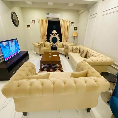 Holidazzle Serviced Apartments Bahria Town Равалпинди Екстериор снимка