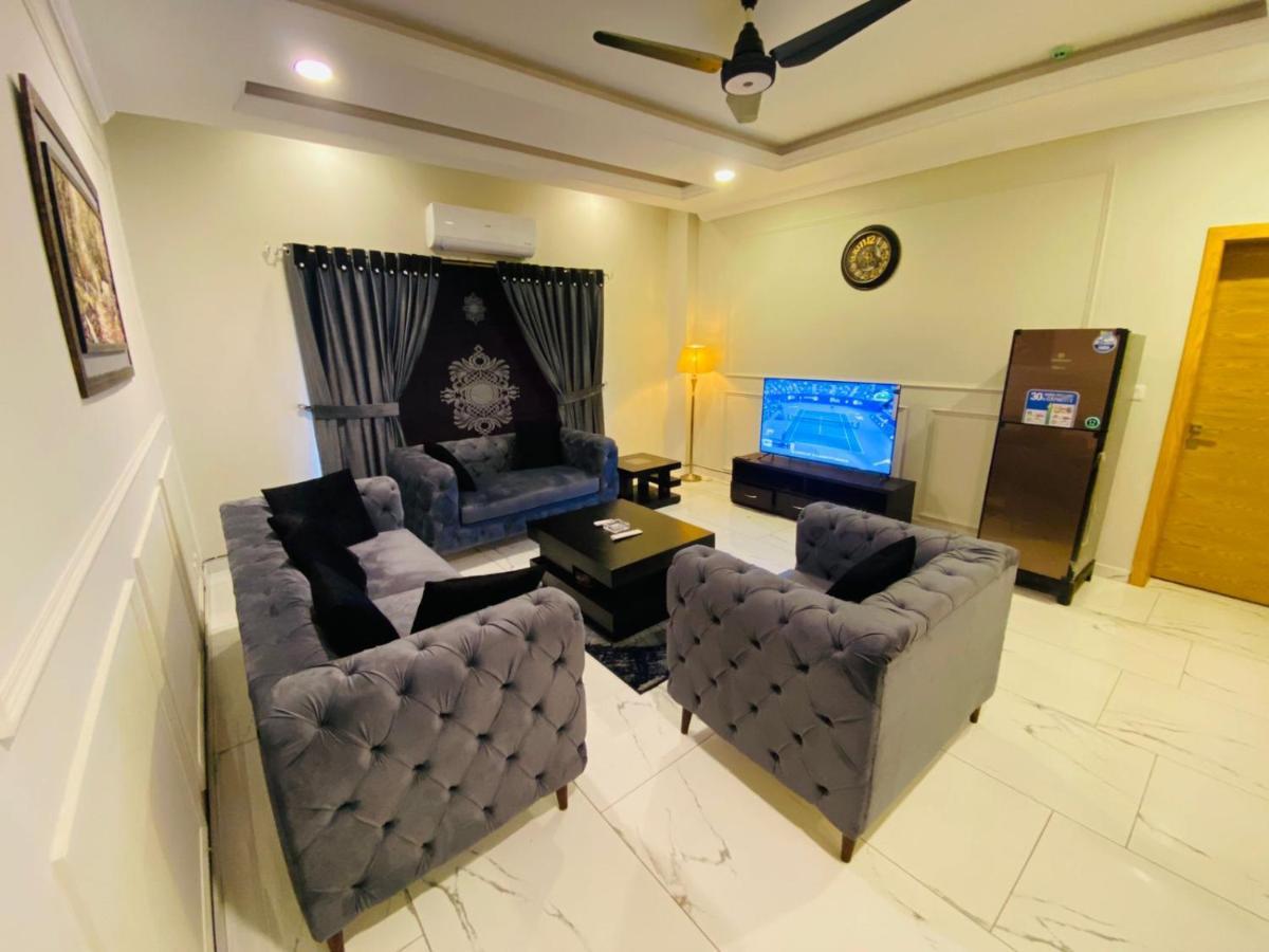 Holidazzle Serviced Apartments Bahria Town Равалпинди Екстериор снимка