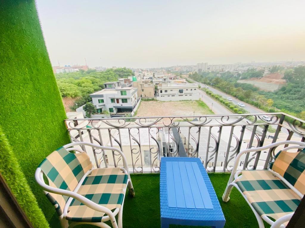 Holidazzle Serviced Apartments Bahria Town Равалпинди Екстериор снимка