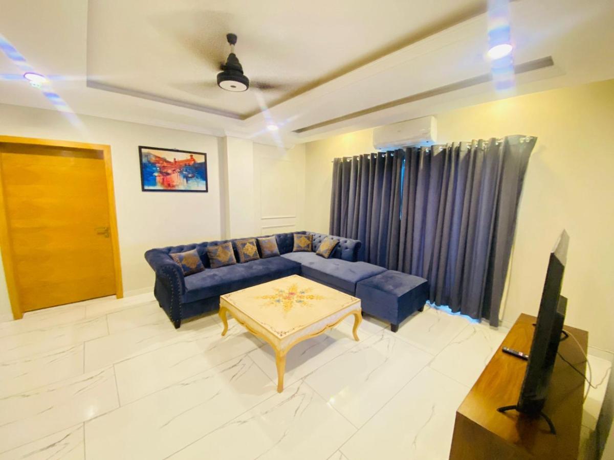 Holidazzle Serviced Apartments Bahria Town Равалпинди Екстериор снимка