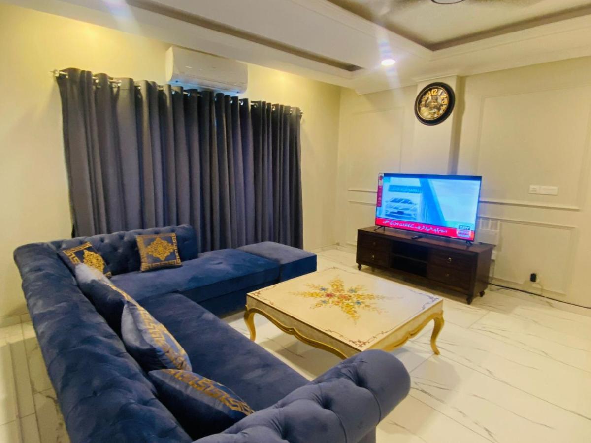 Holidazzle Serviced Apartments Bahria Town Равалпинди Екстериор снимка