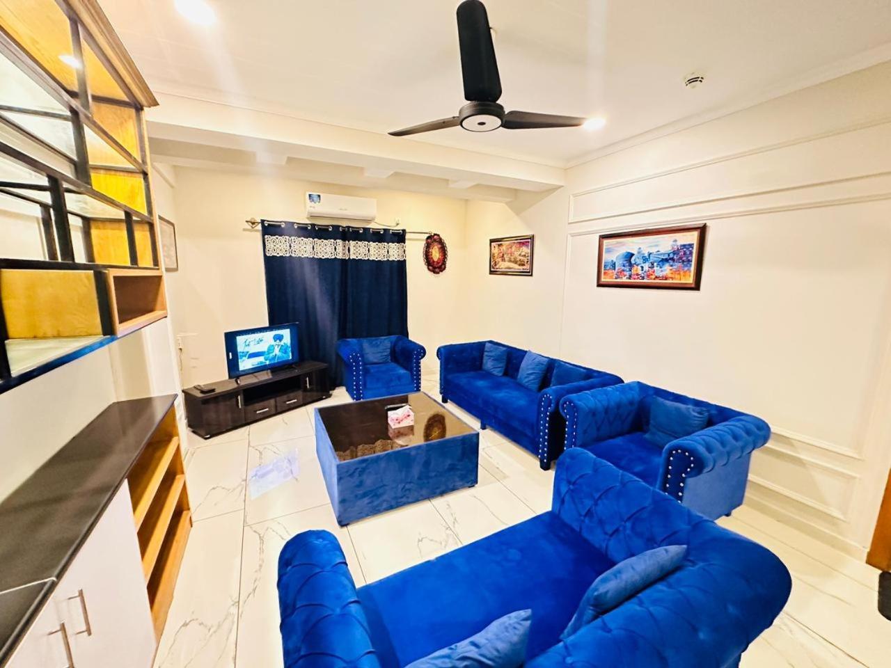 Holidazzle Serviced Apartments Bahria Town Равалпинди Стая снимка