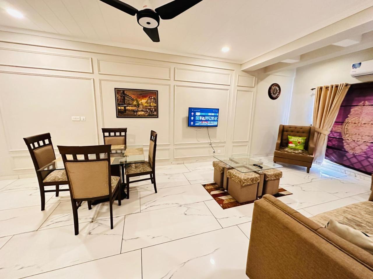 Holidazzle Serviced Apartments Bahria Town Равалпинди Стая снимка